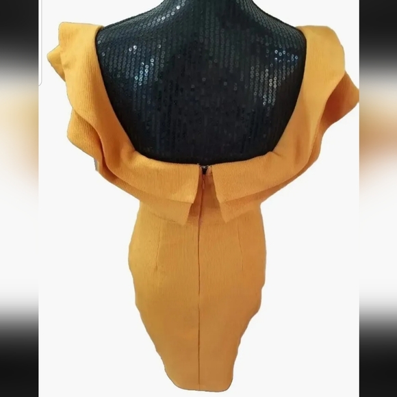 EUC Hello Molly Ruffle off the Shoulder Orange Pencil Dress Size Medium 🔥🔥🔥 - Picture 3 of 13